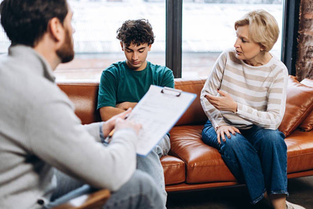 ZODU Health Services | Teen Therapy vs School Counseling Longwood: How Parents Can Make the Right Decision for Lasting Mental Health Support Teen Therapy vs School Counseling